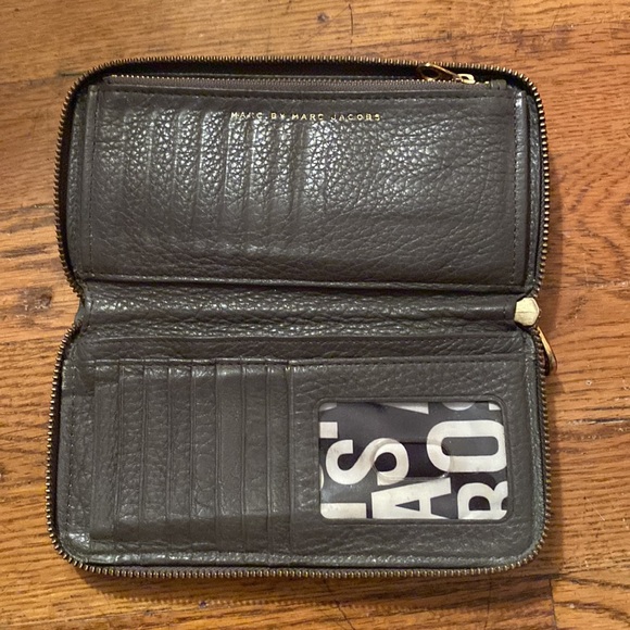 SOLD! Marc by Marc Jacob’s Leather Wallet - Picture 2 of 6